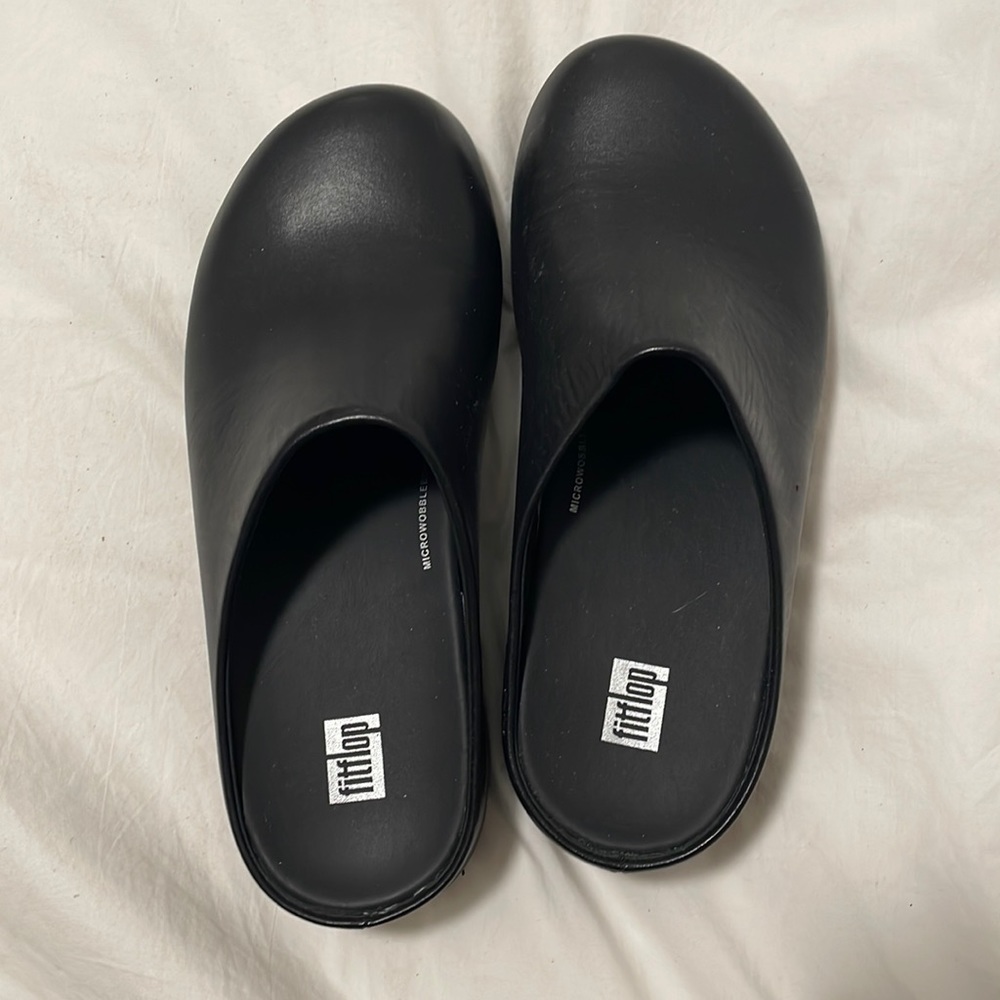 Black leather Fitflop Clogs